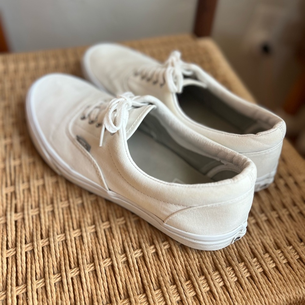 Vans Era Triple White Sneakers Size 12 Women / 10.5 Men Canvas Classic Low Top - Picture 7 of 14